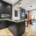 Stylish London Stay - Walk To Top Sights